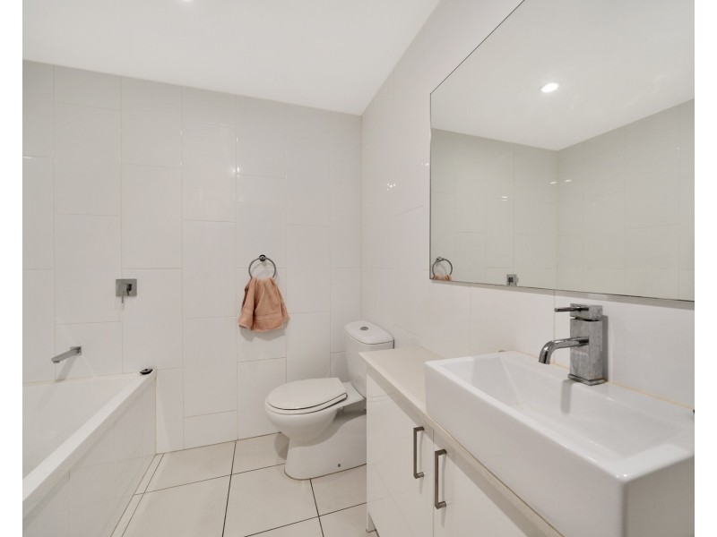 204/20 Playfield st, Chermside QLD 4032