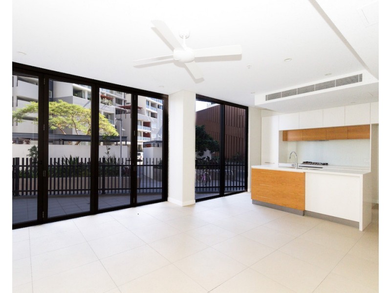 02/37D Harbour Road, Hamilton QLD 4007