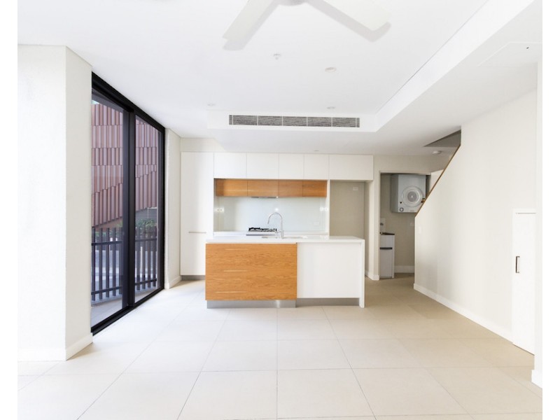 02/37D Harbour Road, Hamilton QLD 4007