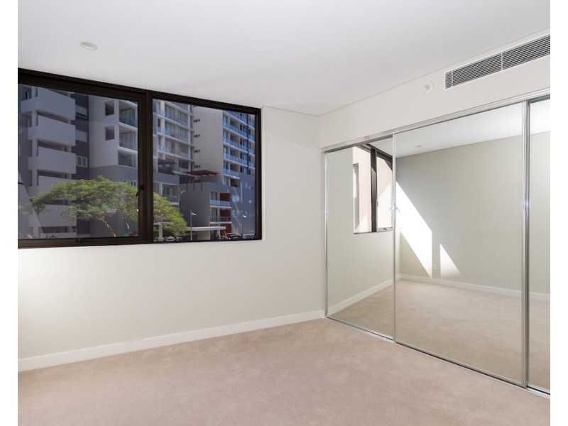 02/37D Harbour Road, Hamilton QLD 4007