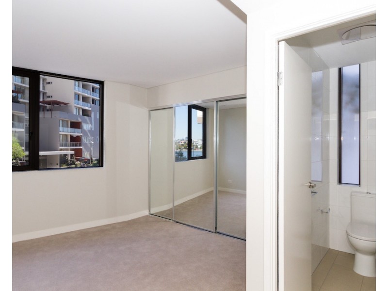 02/37D Harbour Road, Hamilton QLD 4007