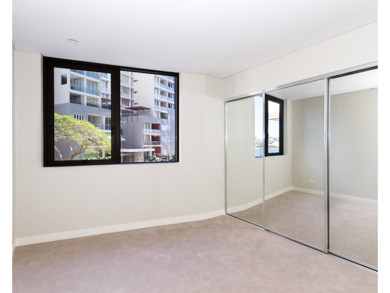 02/37D Harbour Road, Hamilton QLD 4007