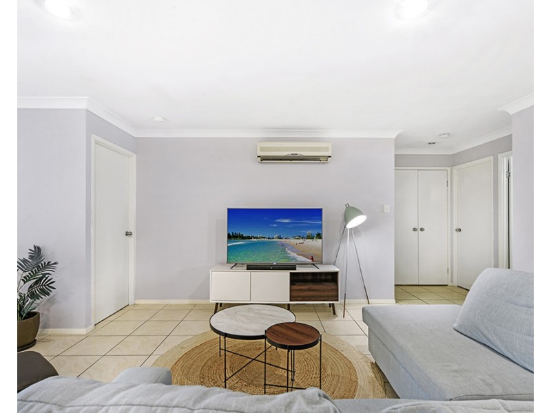 15/136 Pacific Pines Blvd, Pacific Pines QLD 4211