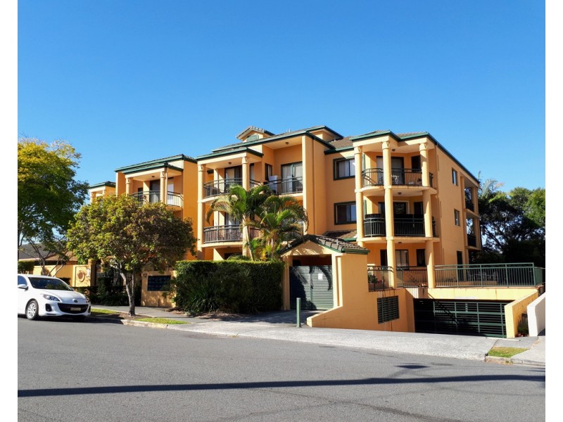 12 Spendelove Avenue, Southport QLD 4215