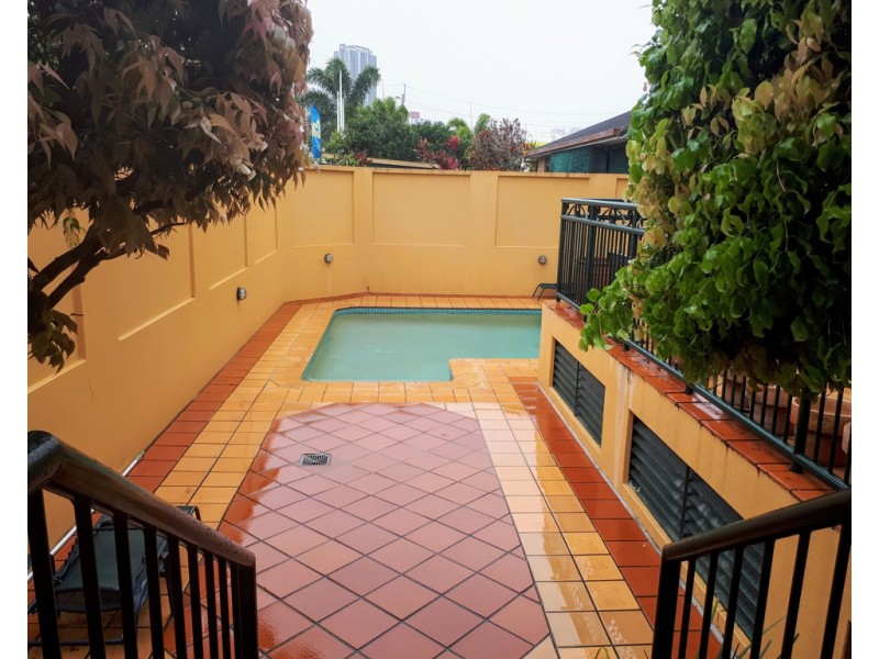 12 Spendelove Avenue, Southport QLD 4215