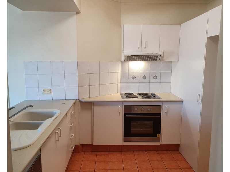 12 Spendelove Avenue, Southport QLD 4215