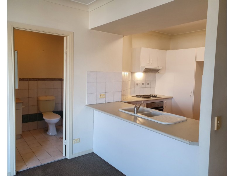 12 Spendelove Avenue, Southport QLD 4215