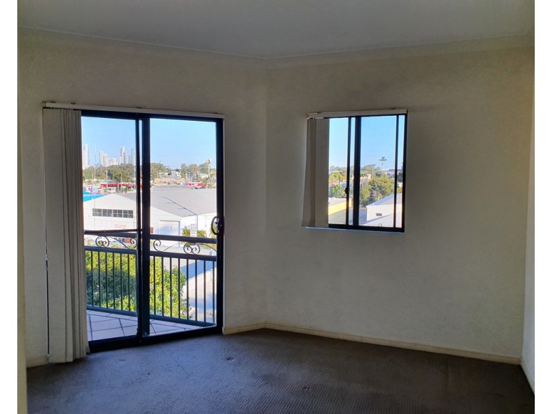 12 Spendelove Avenue, Southport QLD 4215