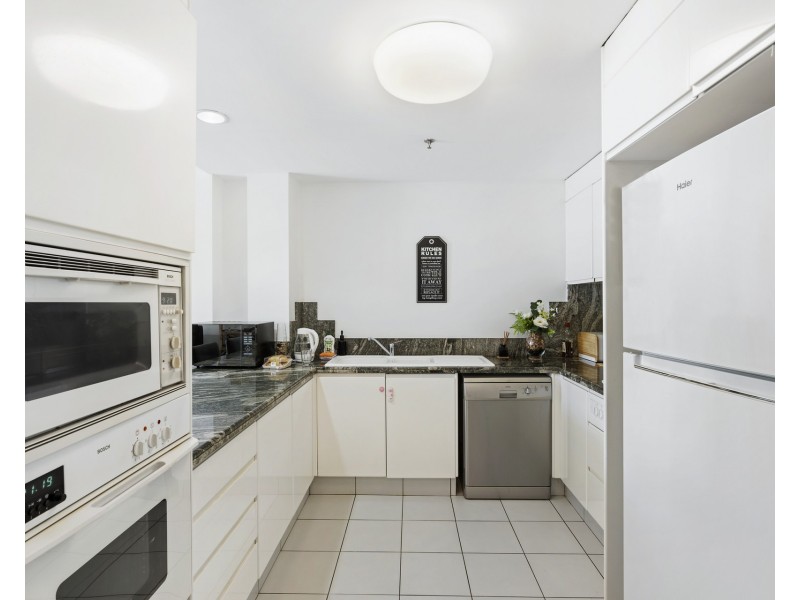 29/3 Tedder Avenue, Main Beach QLD 4217