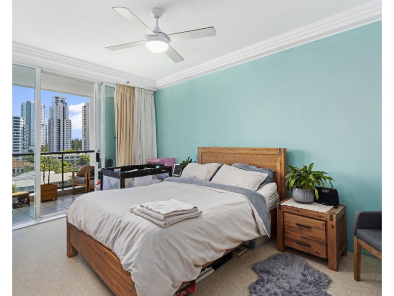 29/3 Tedder Avenue, Main Beach QLD 4217
