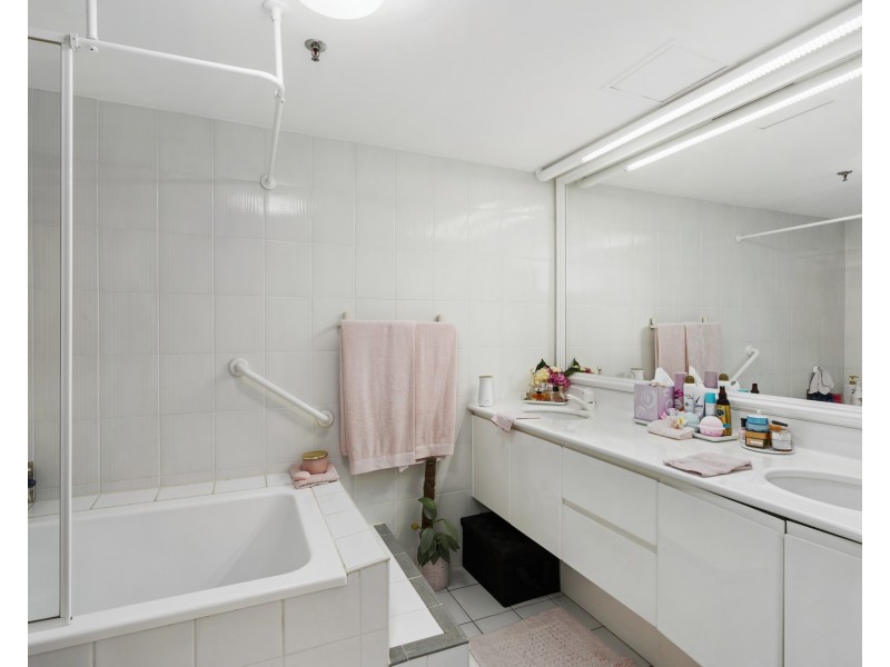 29/3 Tedder Avenue, Main Beach QLD 4217