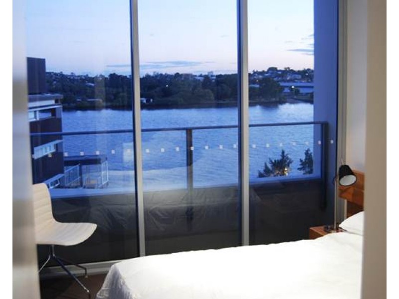 04/37C Harbour Road, Hamilton QLD 4007