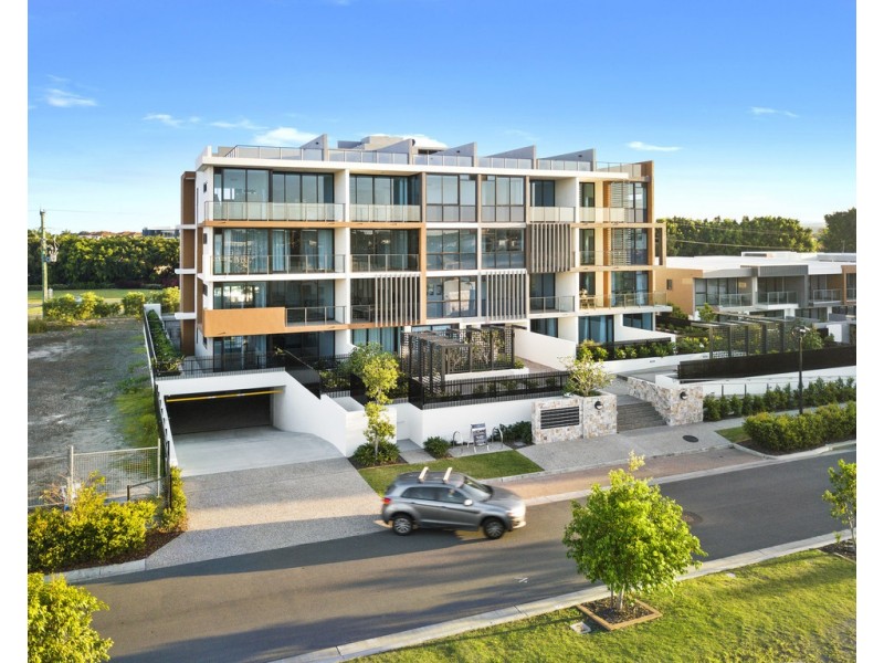 5221 Harbourview Drive, Hope Island QLD 4212