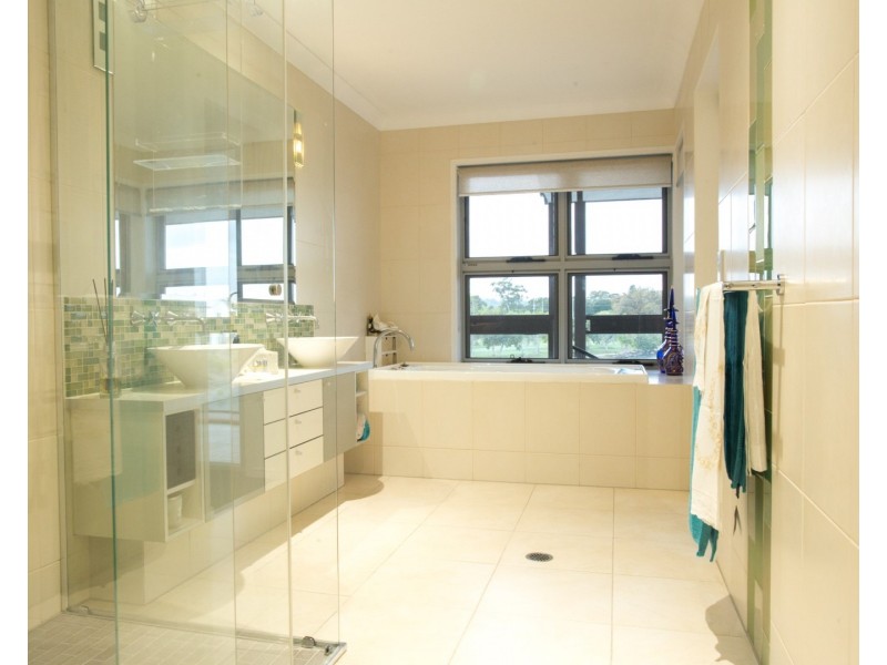 3014 The Boulevarde, Carrara QLD 4211