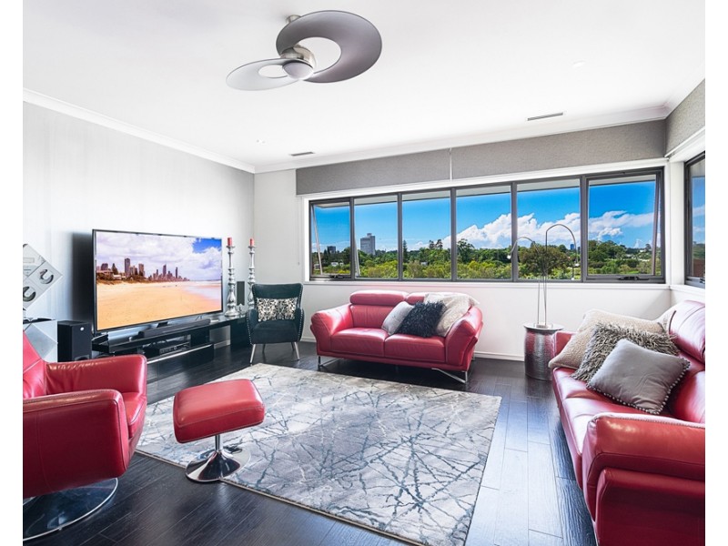 3014 The Boulevarde, Carrara QLD 4211