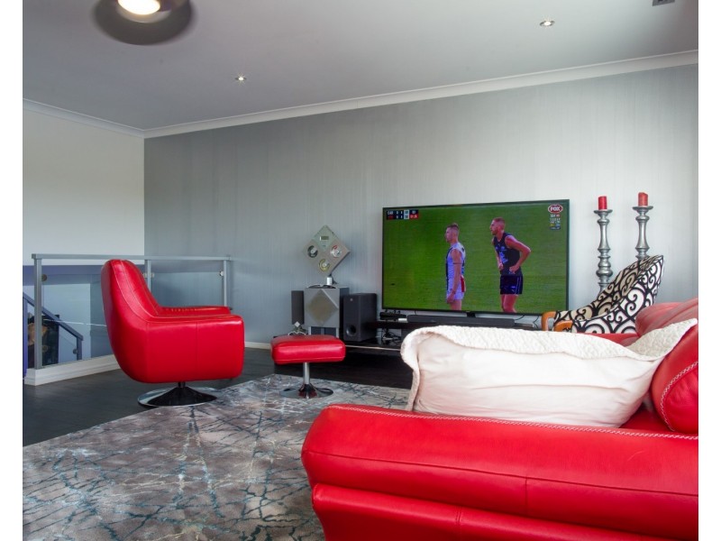 3014 The Boulevarde, Carrara QLD 4211