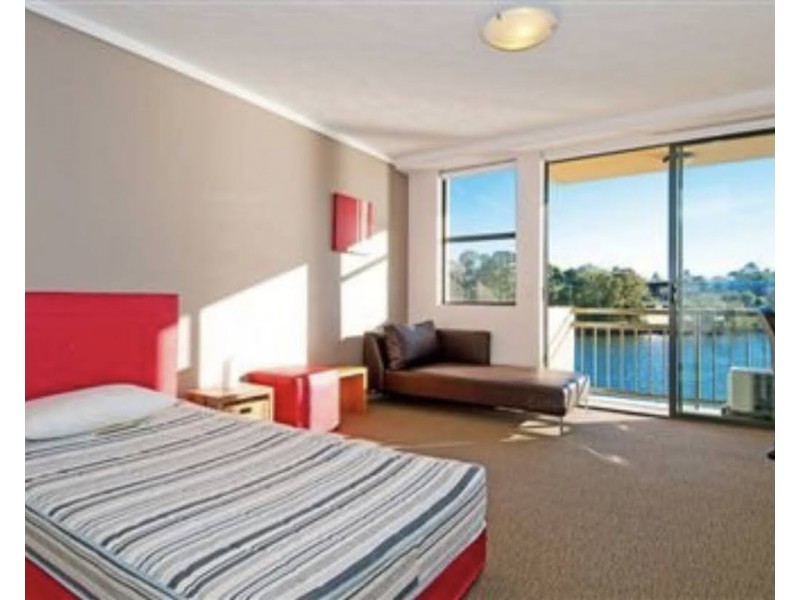 141/25 Lake Orr Drive, Robina QLD 4226