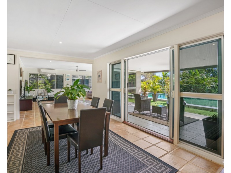 17 Perry Place, Biggera Waters QLD 4216