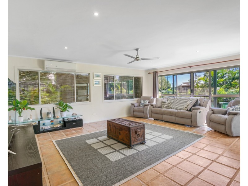 17 Perry Place, Biggera Waters QLD 4216