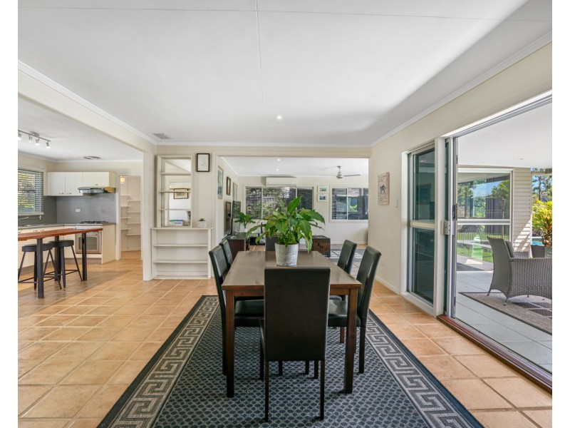17 Perry Place, Biggera Waters QLD 4216