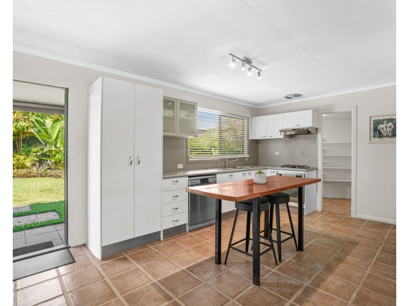 17 Perry Place, Biggera Waters QLD 4216