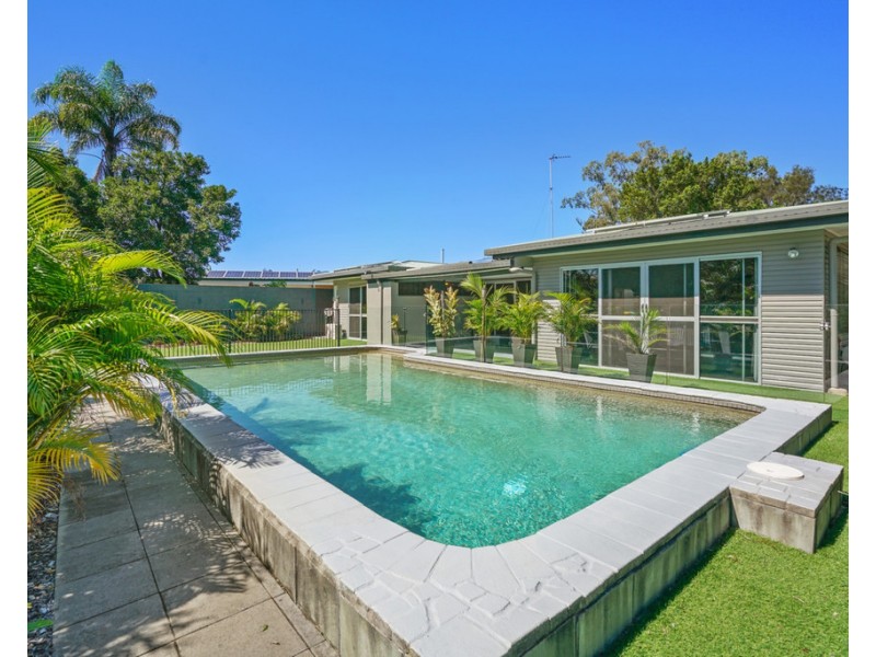 17 Perry Place, Biggera Waters QLD 4216