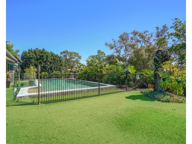 17 Perry Place, Biggera Waters QLD 4216