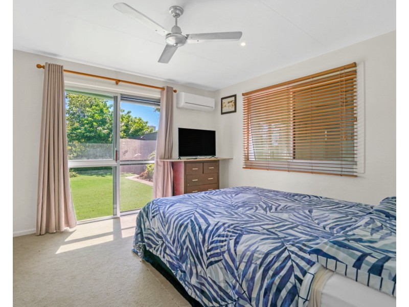 17 Perry Place, Biggera Waters QLD 4216