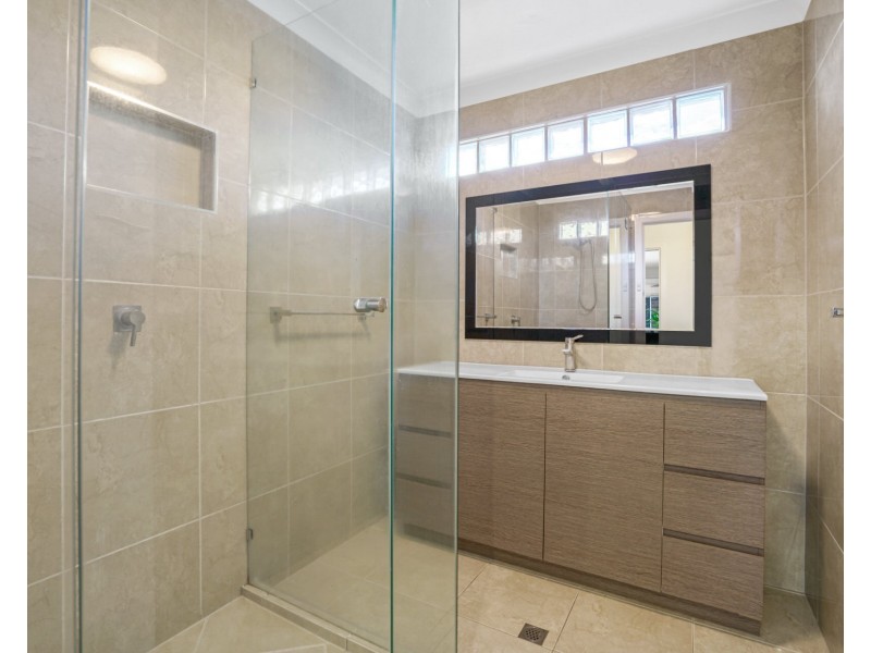 17 Perry Place, Biggera Waters QLD 4216