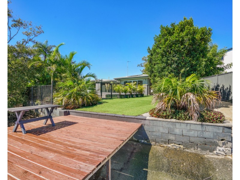 17 Perry Place, Biggera Waters QLD 4216