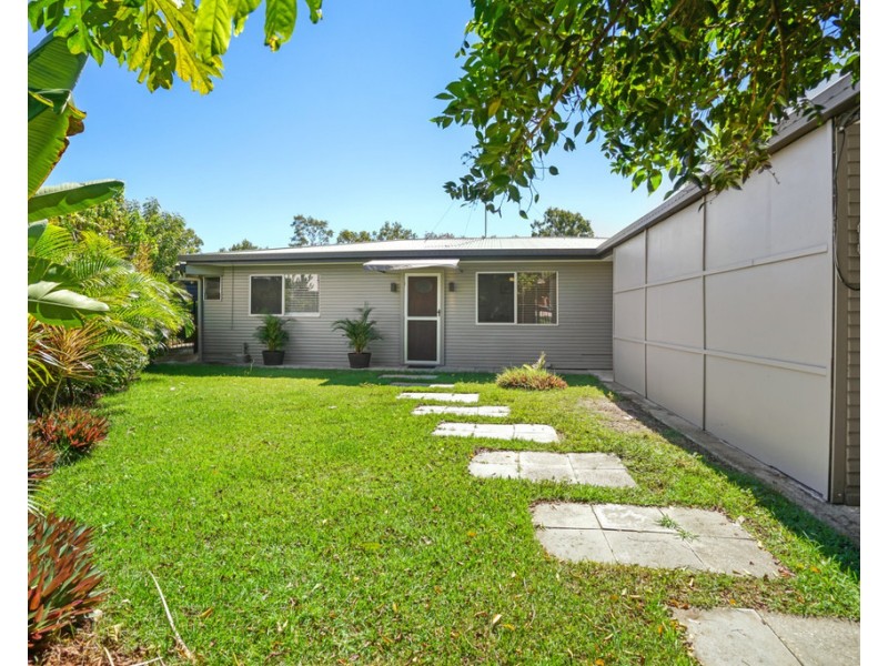 17 Perry Place, Biggera Waters QLD 4216