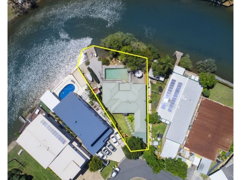 17 Perry Place, Biggera Waters QLD 4216