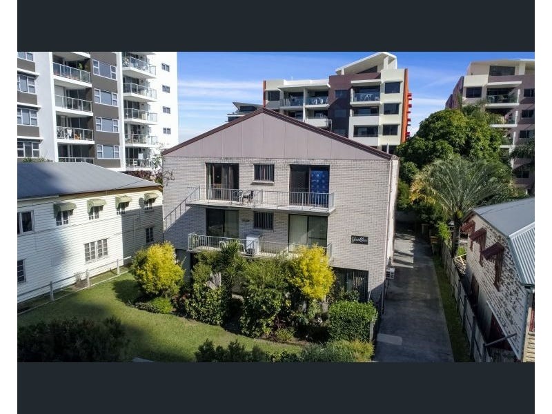 4/16 Norman Street, Southport QLD 4215