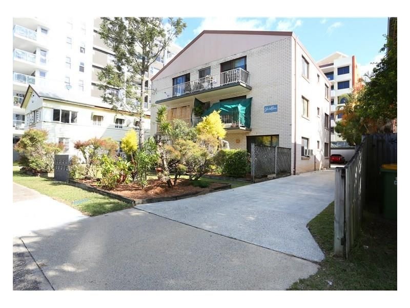 4/16 Norman Street, Southport QLD 4215