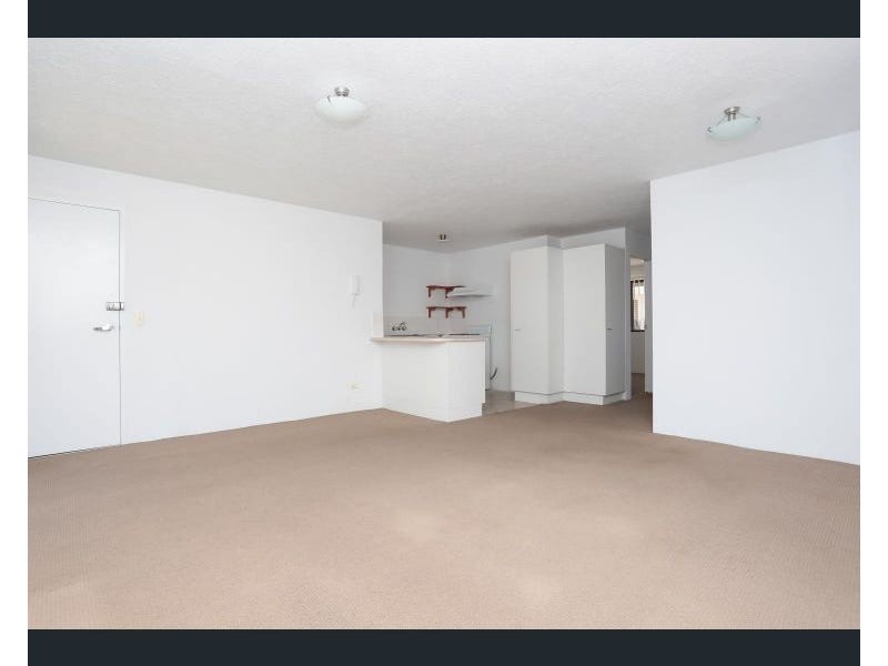 4/16 Norman Street, Southport QLD 4215