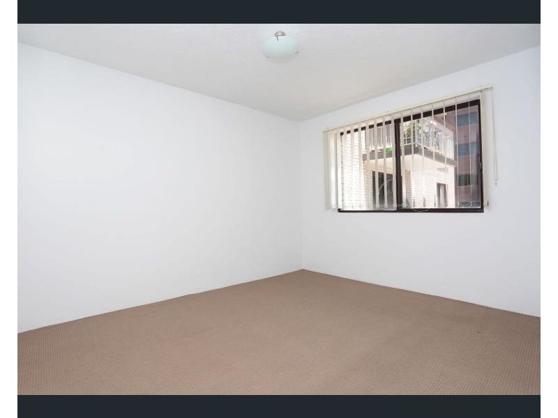 4/16 Norman Street, Southport QLD 4215