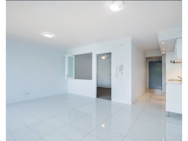 33-37 MADANG, Runaway Bay QLD 4216