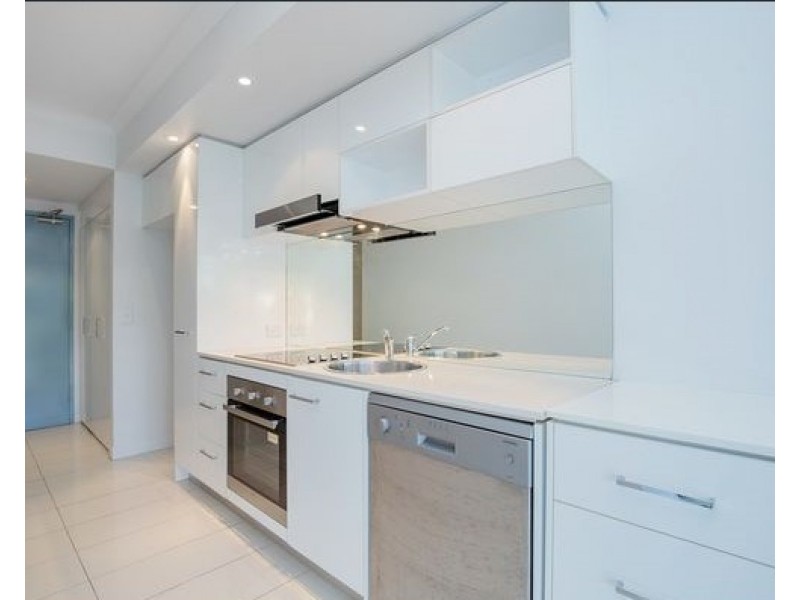 33-37 MADANG, Runaway Bay QLD 4216