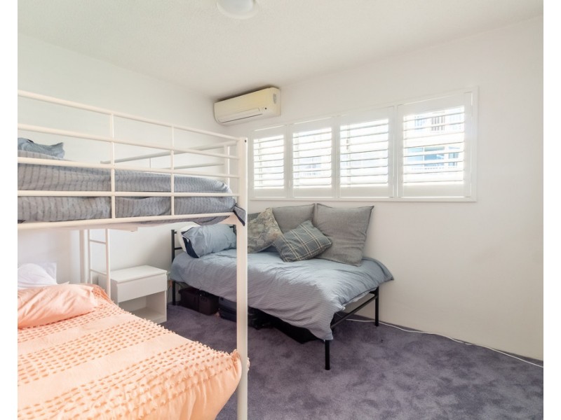 4/17 Broadbeach blvd, Broadbeach QLD 4218