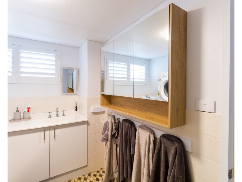 4/17 Broadbeach blvd, Broadbeach QLD 4218