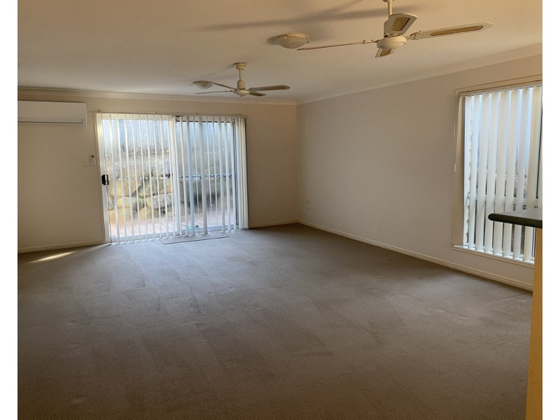 2/10 Geoff Walter Drive, Molendinar QLD 4214
