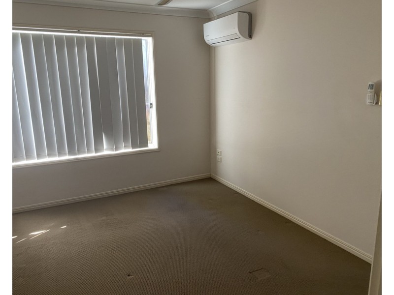 2/10 Geoff Walter Drive, Molendinar QLD 4214