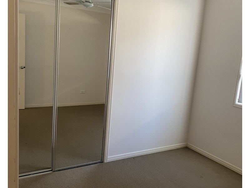 2/10 Geoff Walter Drive, Molendinar QLD 4214