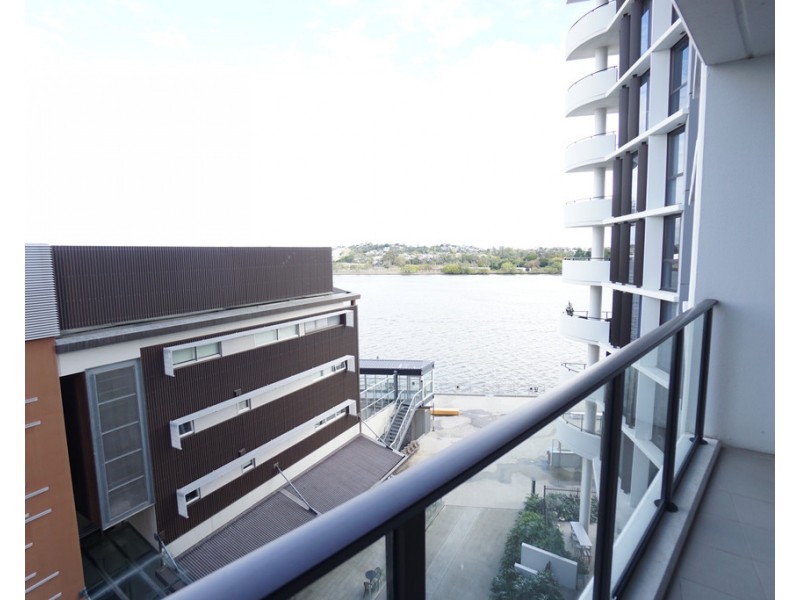 201/37D Harbour Road, Hamilton QLD 4007