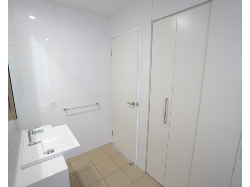 201/37D Harbour Road, Hamilton QLD 4007