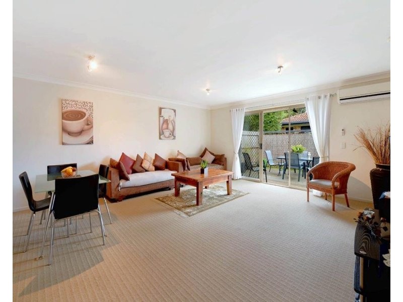 2/11 Waterford court, Bundall QLD 4217