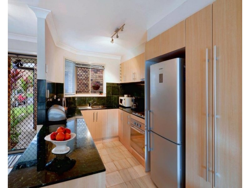 2/11 Waterford court, Bundall QLD 4217