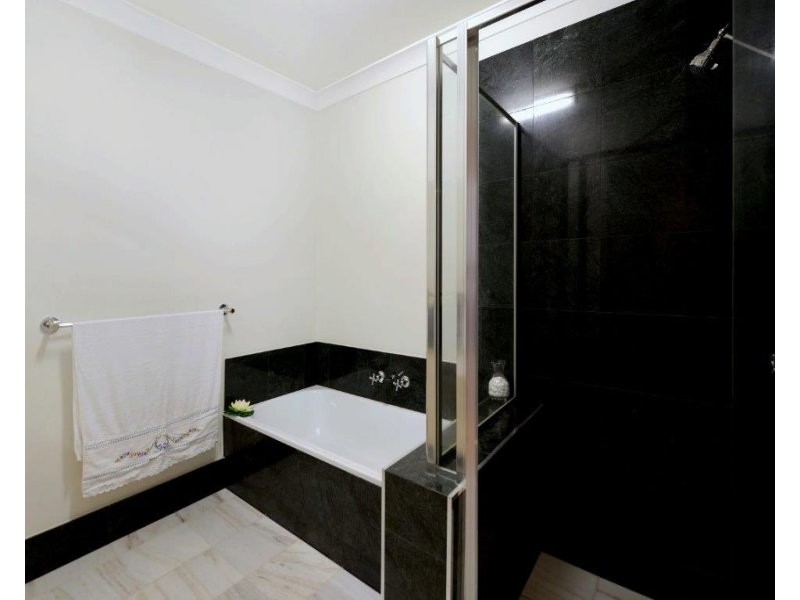 2/11 Waterford court, Bundall QLD 4217