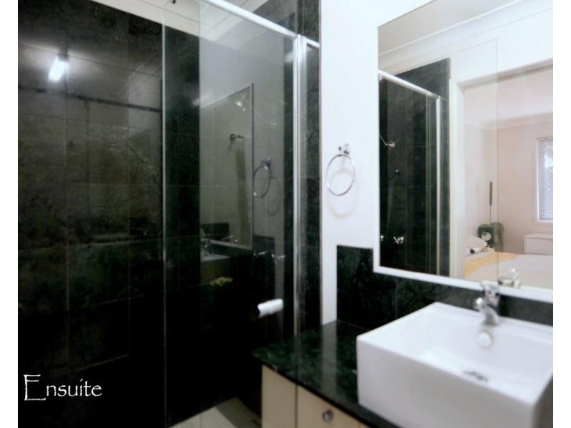 2/11 Waterford court, Bundall QLD 4217