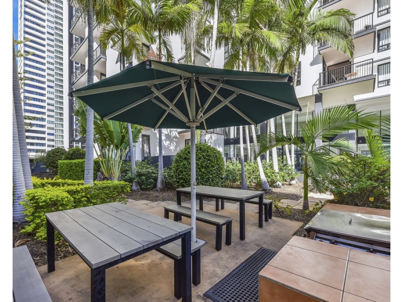 32 Surf Parade, Broadbeach QLD 4218